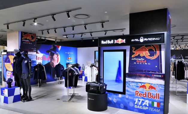 롯데백화점, 국내 최초 '세일 레이싱x레드불' 팝업 개최
