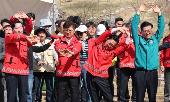 나무심기 전 부상 방지 스트레칭