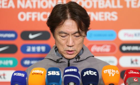 홍명보호, 씁쓸한 귀국