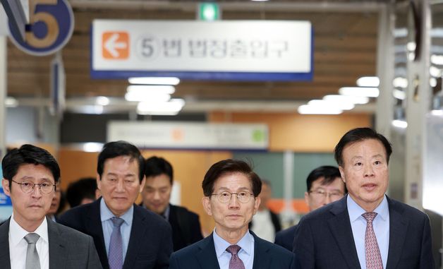 김문수 전 장관, 21대 대선 선거법 위반 재판 출석