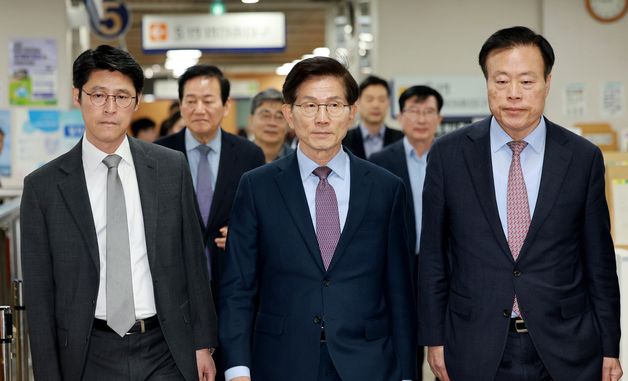 김문수 전 장관, 공직선거법위반 결심공판 출석