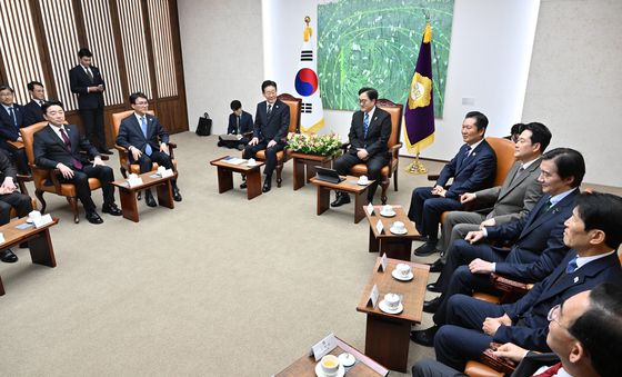 여야 대표들과 환담하는 이재명 대통령