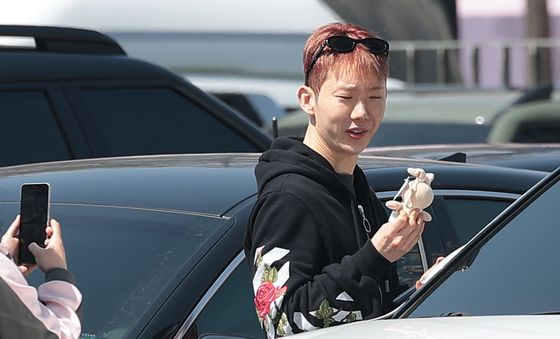 인형 선물 받은 조권