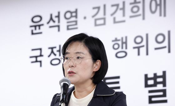 수사상황 브리핑하는 김지미 특검보