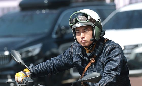 곽범, 바이크 타고 '컬투쇼' 출근