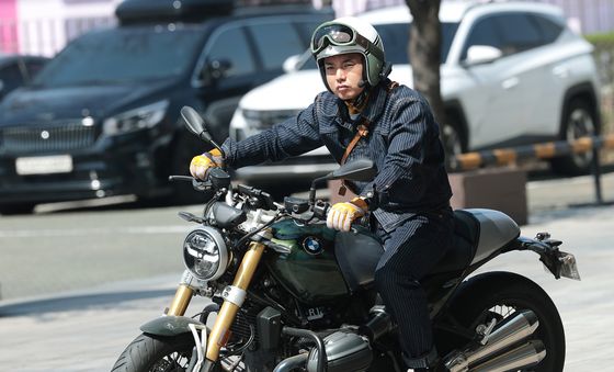 바이크 타고 목동 도착한 곽범