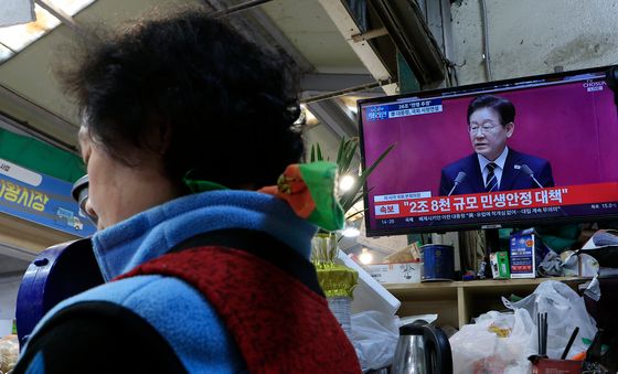 대통령 시정연설 듣는 상인