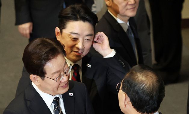 추경호 의원과 악수하는 이재명 대통령