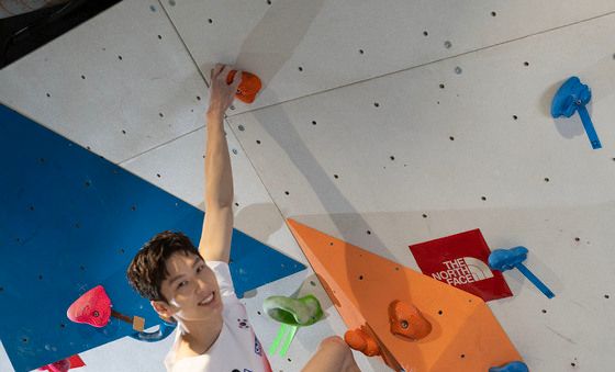 노스페이스, 스포츠클라이밍 이도현 후원 계약 체결