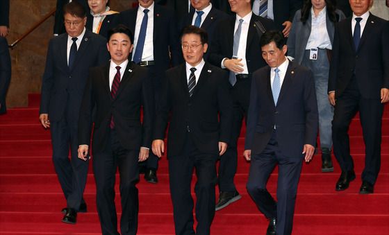 국회 나서는 이재명 대통령