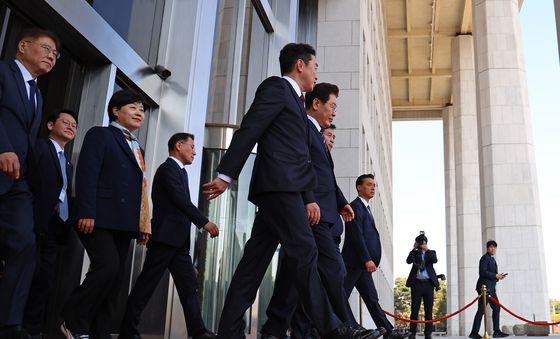 국회 나서는 이재명 대통령