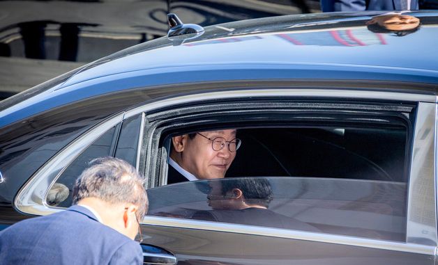 국회 떠나는 이재명 대통령