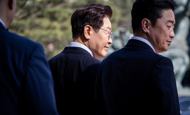 국회 나서는 이재명 대통령