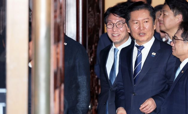 이 대통령 기다리는 김민석 총리와 정청래 대표