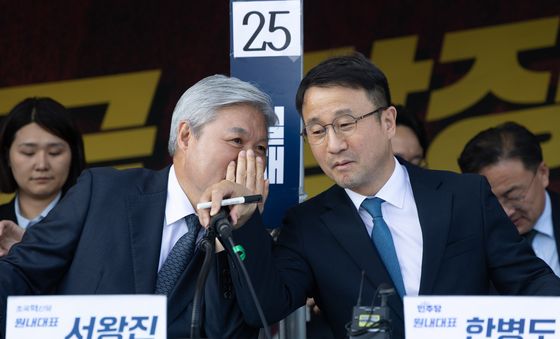 대화 나누는 한병도·서왕진 원내대표