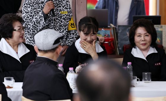 '수줍은 소녀랍니다'