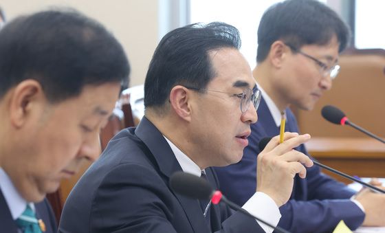 추경 답변하는 박홍근 장관