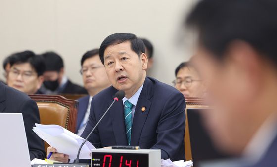 추경 답변하는 구윤철