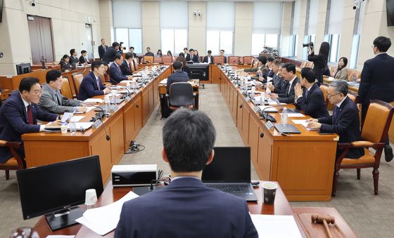 안건 논의하는 정치개혁특위