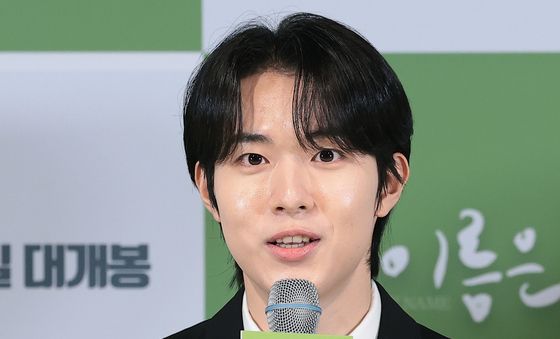 신우빈, 자신의 이름을 지우고 싶은 18세 소년 영옥