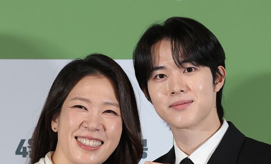 염혜란·신우빈, 엄마와 아들