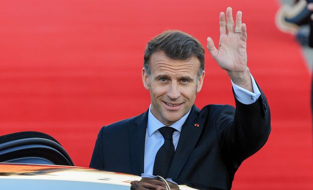 손 흔드는 마크롱 프랑스 대통령