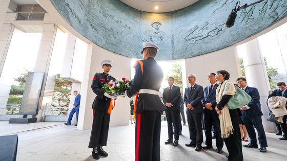 전쟁기념관 방문한 마크롱 프랑스 대통령