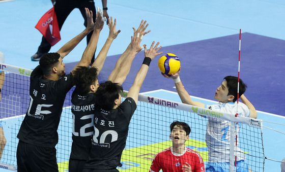 정지석 '가볍게'