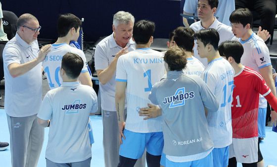 작전지시하는 헤난 감독