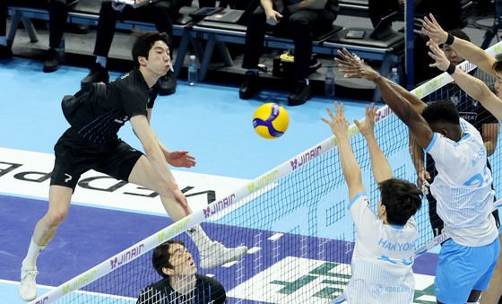 허수봉 '강력하게'