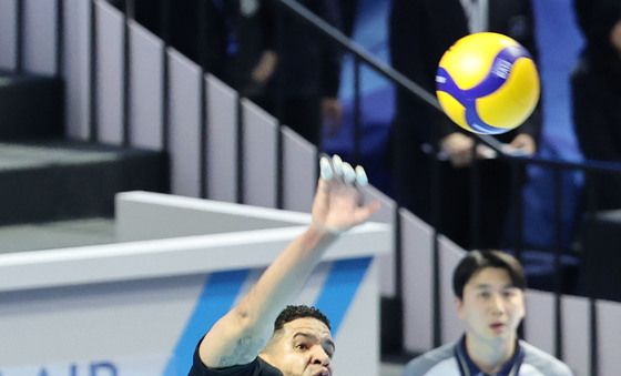 레오 '강력한 서브'