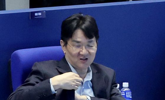 프로배구 남자챔프전 지켜보는 조원태 총재