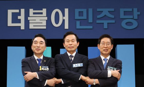 토론회 기념 촬영하는 박수현·나소열·양승조