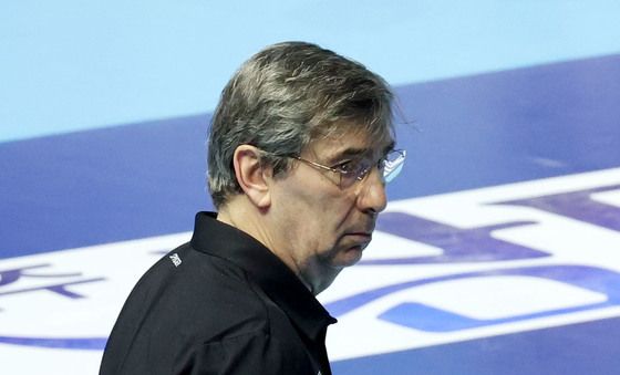 경기 지켜보는 블랑 감독