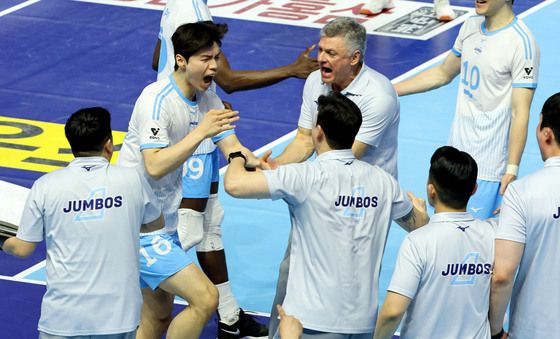 정한용 '수비 성공에 환호'