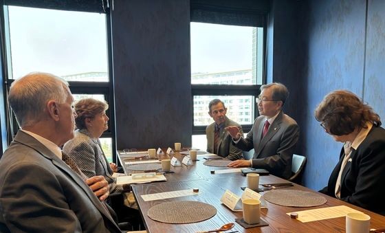 조현 외교장관, 미 상원 대표단과 오찬 면담