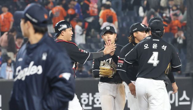 KT 위즈 '개막 5연승 질주'