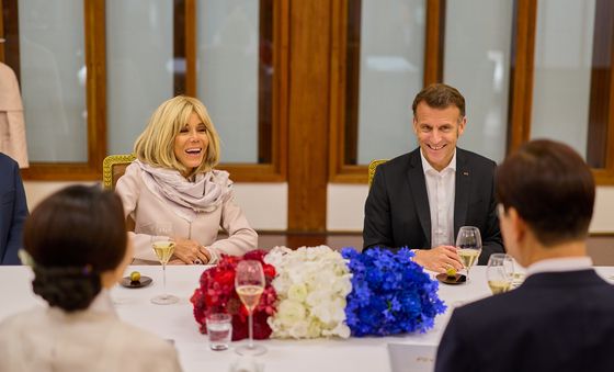 이재명 대통령 부부와 대화하는 마크롱 대통령 부부