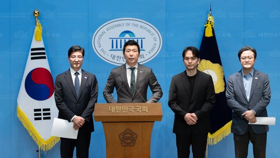정원오 서울시장 후보 캠프 선대위 명단 발표하는 이정헌 의원