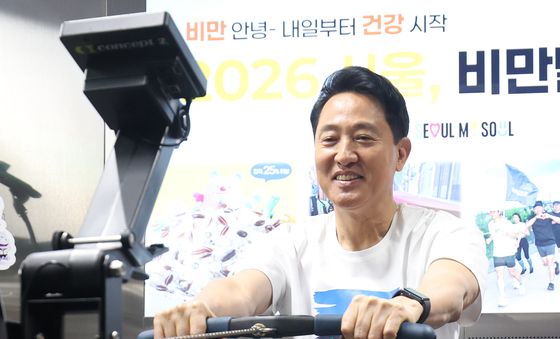 로잉머신 시연하는 오세훈 서울시장