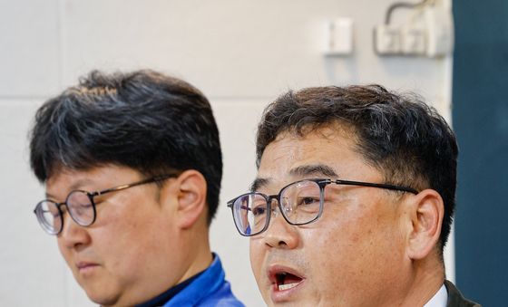 회견문 낭독하는 손동화 대표