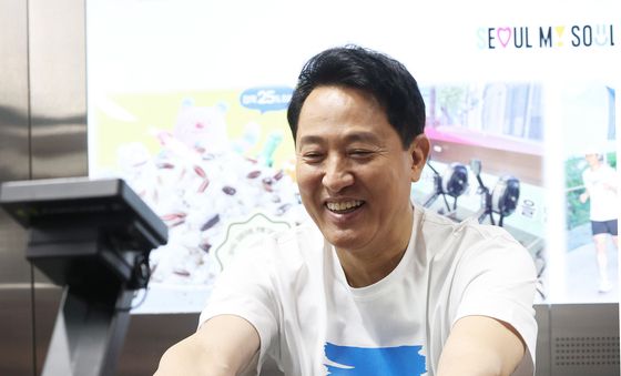 오세훈 서울시장, 러너스테이션 찾아 로잉머신 시연