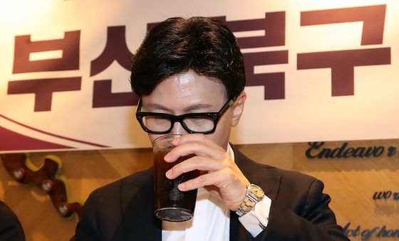 커피 마시는 한동훈