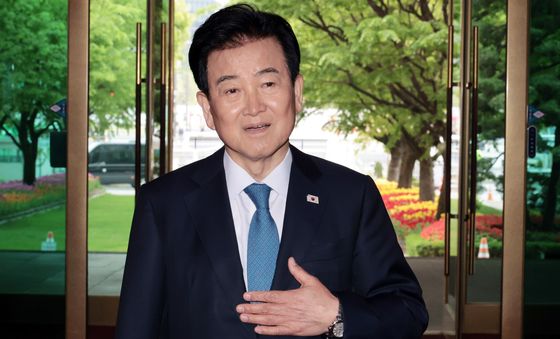 북한 핵시설 관련 입잡 밝히는 정동영 장관