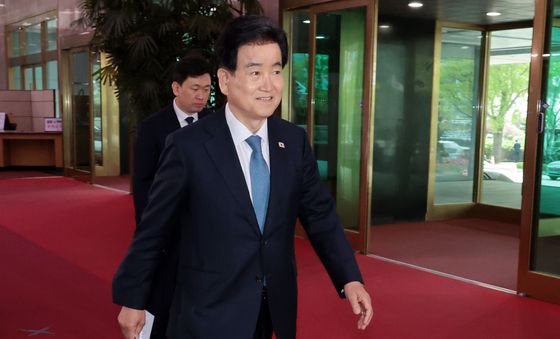 이동하는 정동영 장관