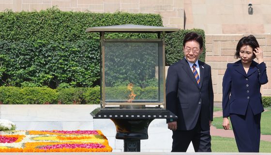 간디 추모공원 방문한 이재명 대통령 부부