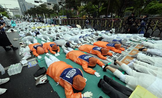 오체투지하는 장애인부모연대