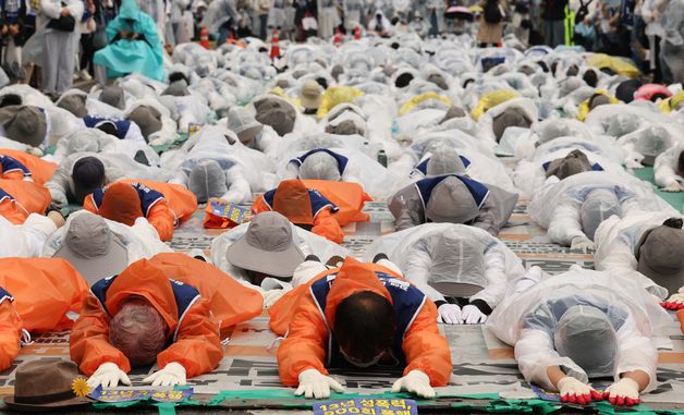 전국장애인부모연대, 오체투지 결의대회로 권리 보장 촉구