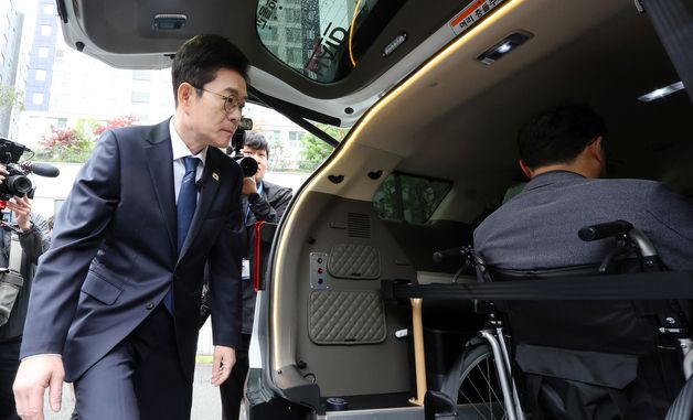 장애인콜택시 이용환경 및 불편사항 점검하는 정원오 후보