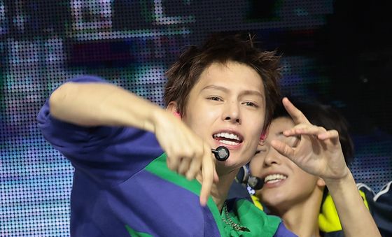 코르티스 제임스, 복근 살짝